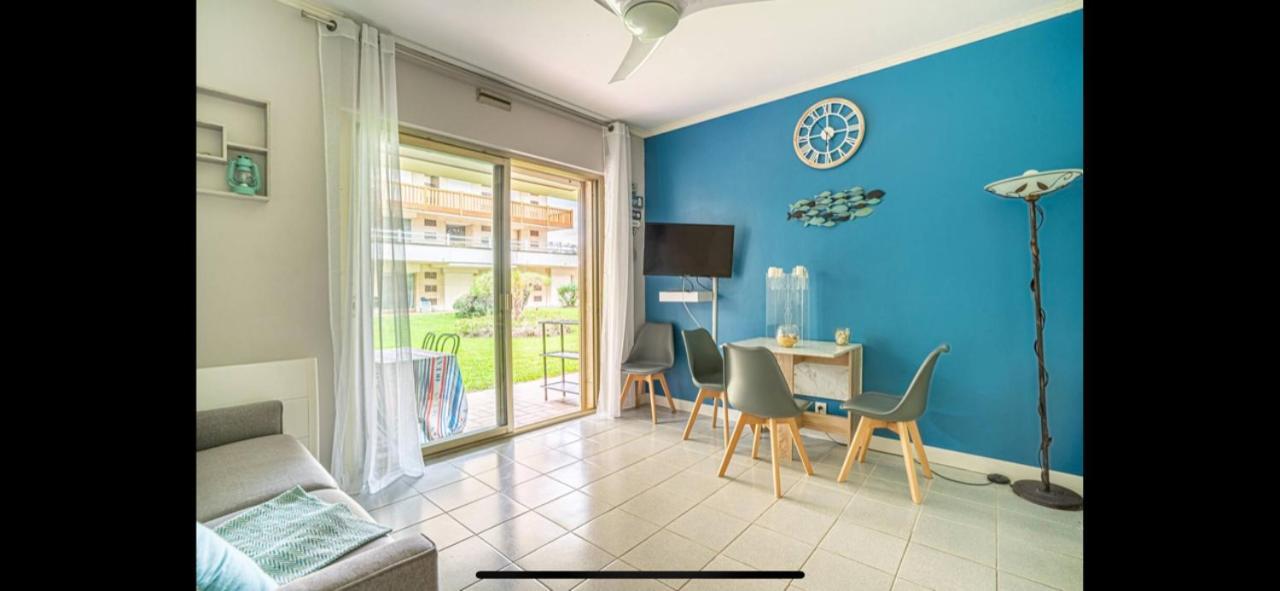 Front De Appartement *